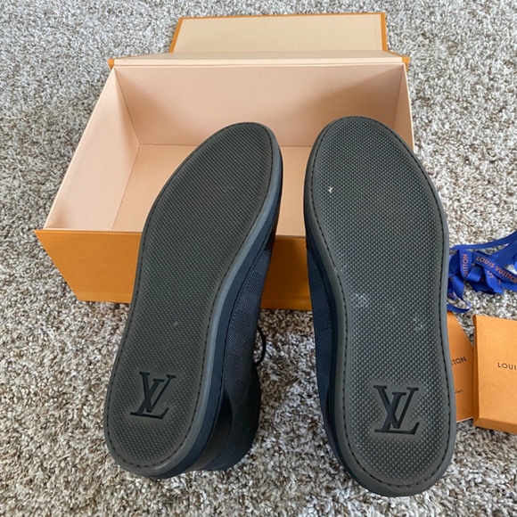 Size 9 Mens Louis Vuitton navy monogrammed sneaker/boot - Picture 8 of 8